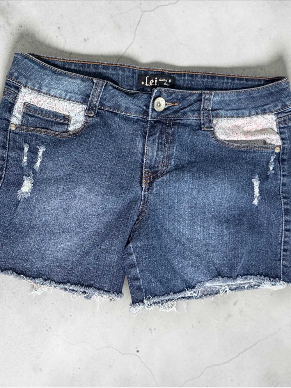 Lei Ashley Low Rise Distressed Denim Cutoff Shorts | Size ~33